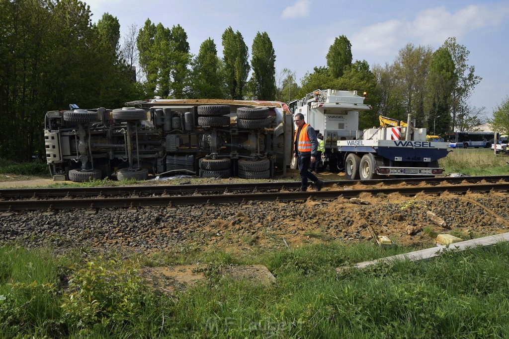 Schwerer VU LKW Zug Bergheim Kenten Koelnerstr P400.JPG - Miklos Laubert